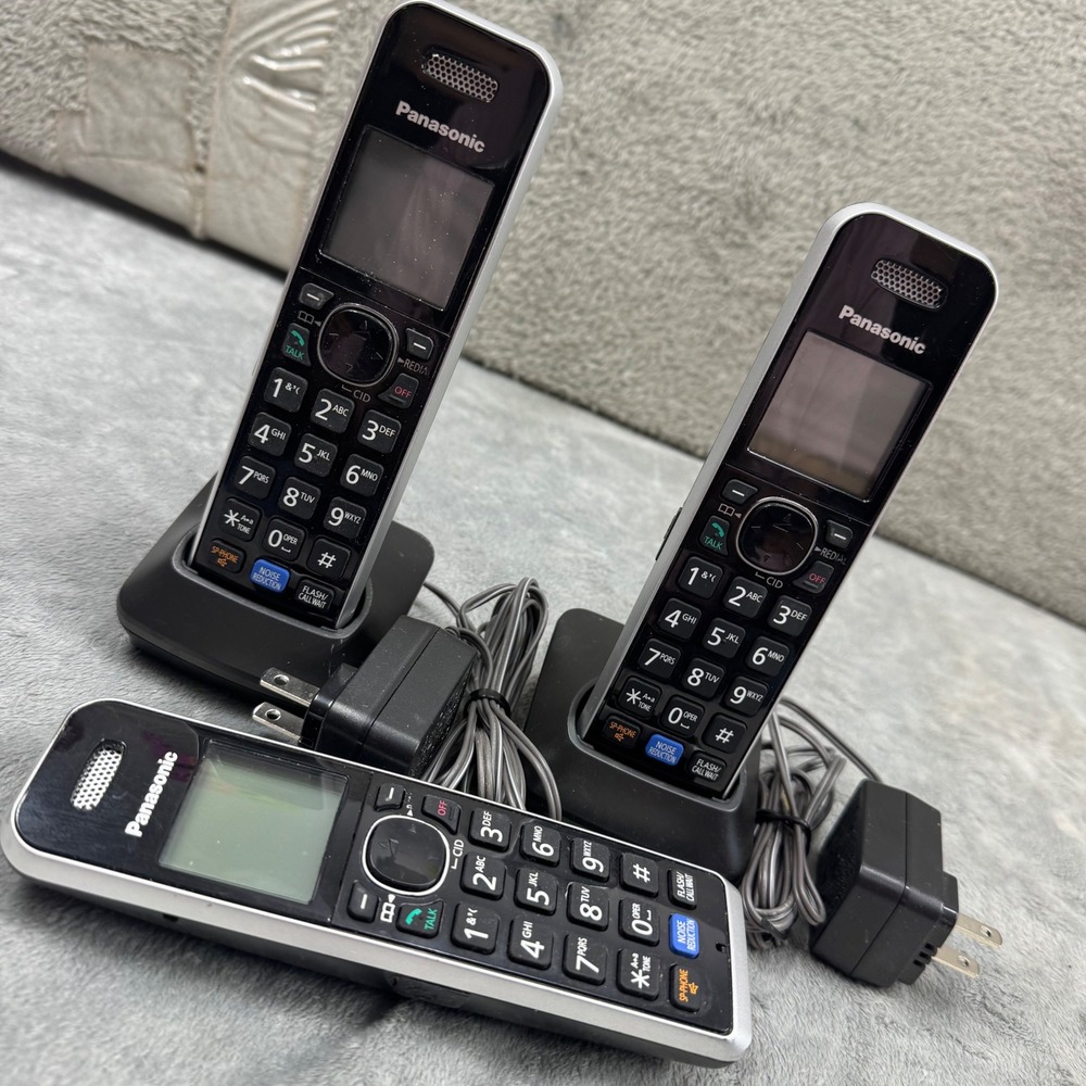 Panasonic Cordless Phone 3 Handsets 2 Bases‎ Black Silver Excellent KX-TGDA52